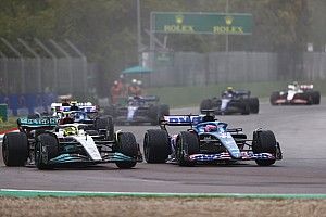 Hamilton: Everyone at Mercedes 'feeling it' over F1 struggles