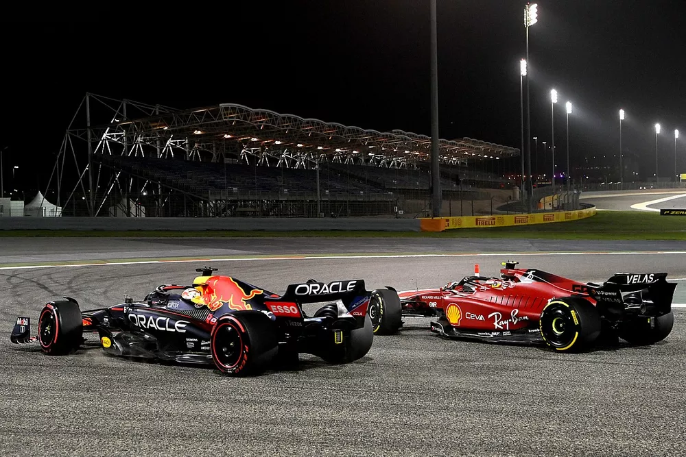 Carlos Sainz Jr., Ferrari F1-75, Max Verstappen, Red Bull Racing RB18