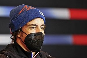 Alonso: Nekem többet kell fejlődnöm, mint az autónak!