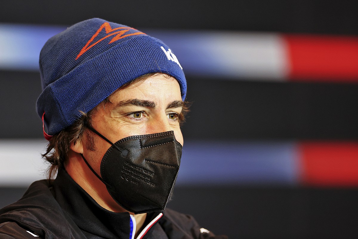 Alonso: Nekem többet kell fejlődnöm, mint az autónak!