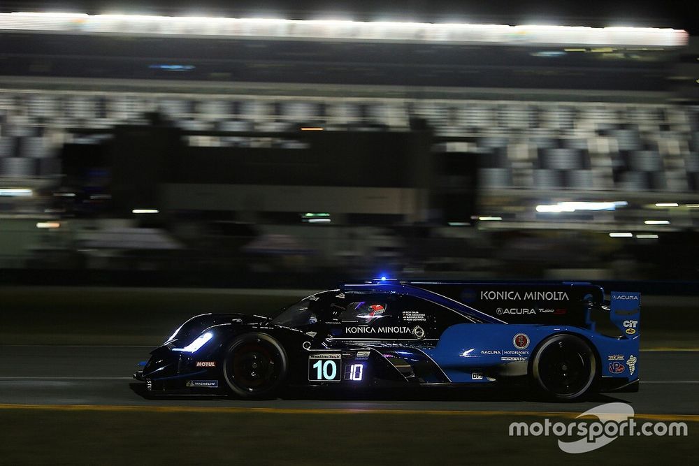 Van der Zande halverwege 24 uur Daytona derde, WTR Acura leidt