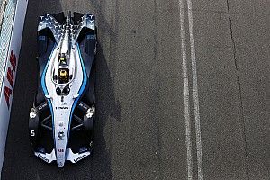 F-E: Vandoorne segura Sims após relargada na última volta e vence ePrix 2 de Roma