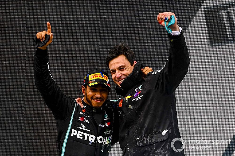 Wolff verklaart lange onderhandelingsperiode met Hamilton