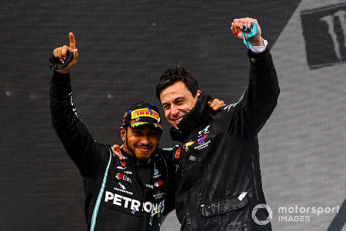 Wolff verklaart lange onderhandelingsperiode met Hamilton
