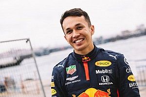 A korábbi F1-es szerint Albon akár maradhat is