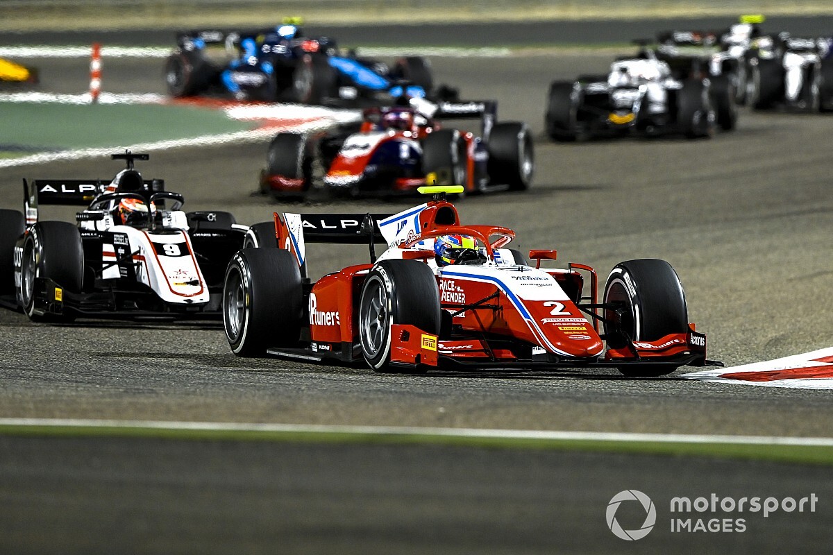 Piastri knokt zich naar eerste F2-zege, Verschoor eindigt inhaalrace op P4