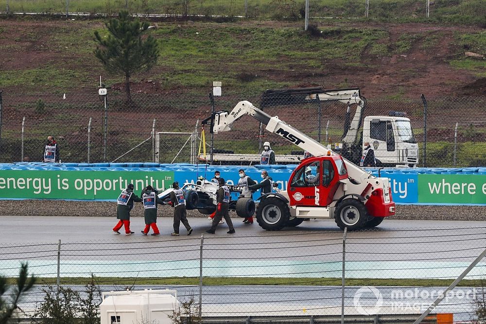 Marshals remove the car of Nicholas Latifi, Williams FW43, from a gravel trap