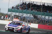 BTCC Silverstone: Ingram narrows points gap to Sutton with win