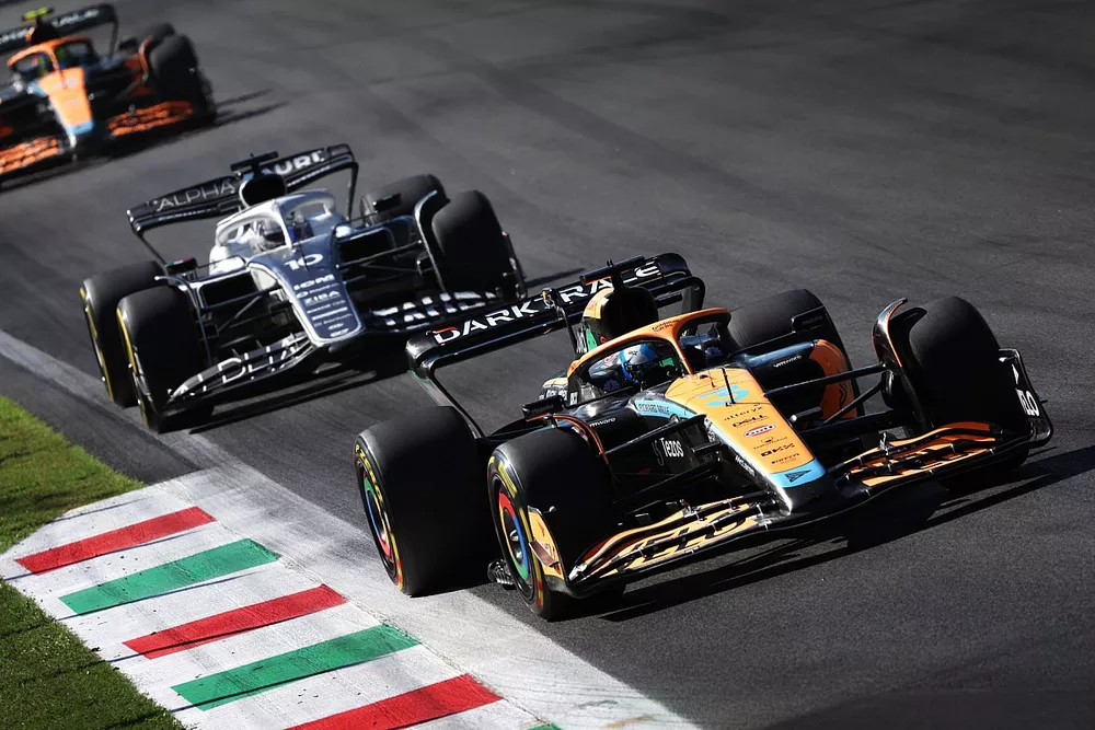 Daniel Ricciardo, McLaren MCL36, Pierre Gasly, AlphaTauri AT03, Lando Norris, McLaren MCL36