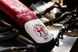 Így ünnepelte az Alfa Romeo Monza 100. születésnapját a belvárosban driftelő Bottasszal – videó!