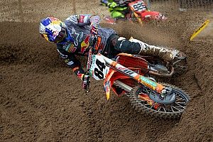 Strijdlustige Herlings mist GP-zege door val in slotronde