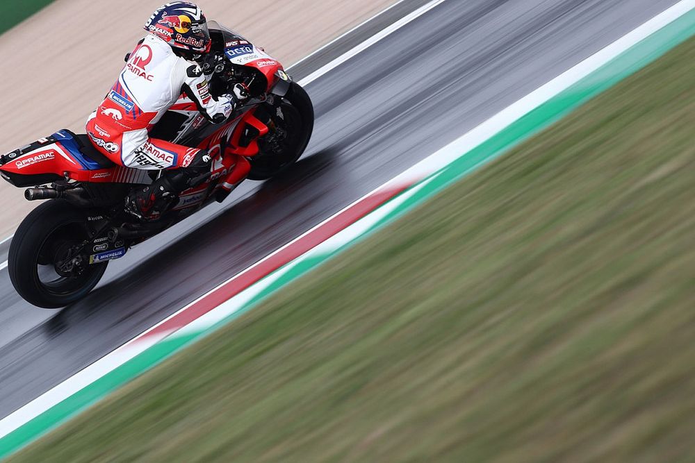 MotoGP | Misano, Libere 1: Zarco vola sul bagnato, cade Bagnaia