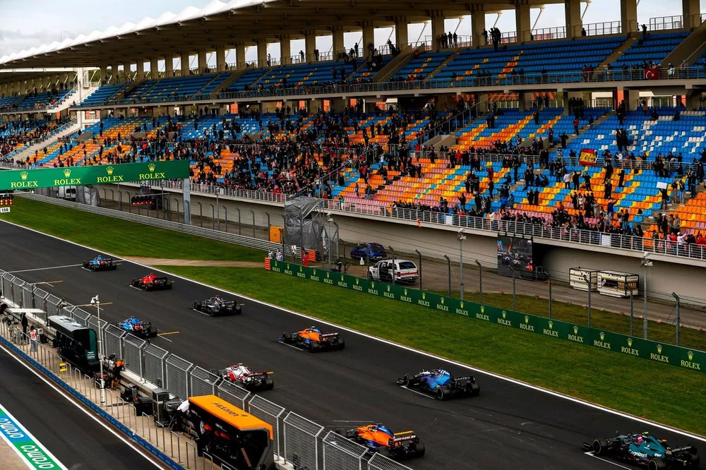 The drivers practice their start procedures at the end of FP2