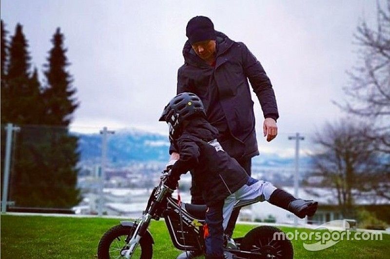 Raikkonen y el dilema de su hijo "motero"