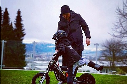 Raikkonen y el dilema de su hijo "motero"