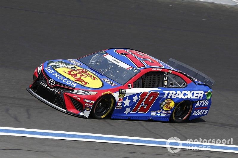  Martin Truex Jr., Joe Gibbs Racing, Toyota Camry Bass Pro Shops / TRACKER ATVs & Boats / USO