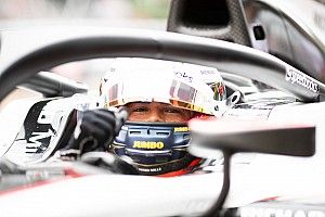 F2 Hungaroring: De Vries snelste in hectische vrije training