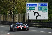 Buemi mantiene al Toyota #8 arriba en Le Mans