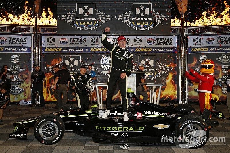 Il vincitore della gara Josef Newgarden, Team Penske Chevrolet