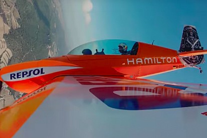 Vídeo espectacular: Marc Márquez alza el vuelo y hace un ‘looping’