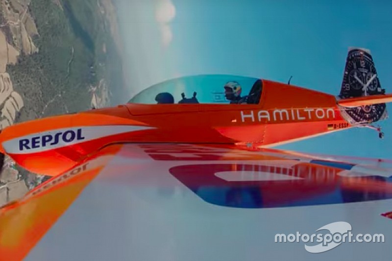 Video: <b>Marc Márquez</b> alza el vuelo y hace un 'looping'