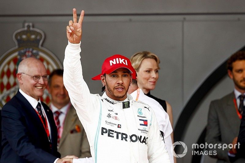 Race winner Lewis Hamilton, Mercedes AMG F1 celebrates on the podium