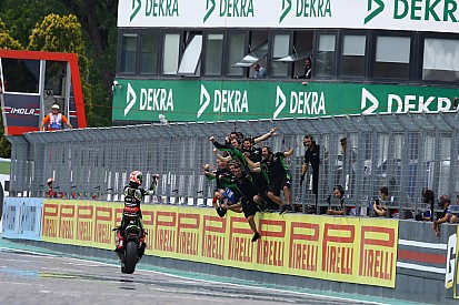 SBK, Imola: Rea si impone nella Superpole Race, Davies a podio