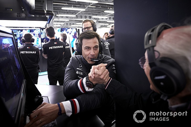 Toto Wolff over zijn 'Ferrari is het snelst'-mantra