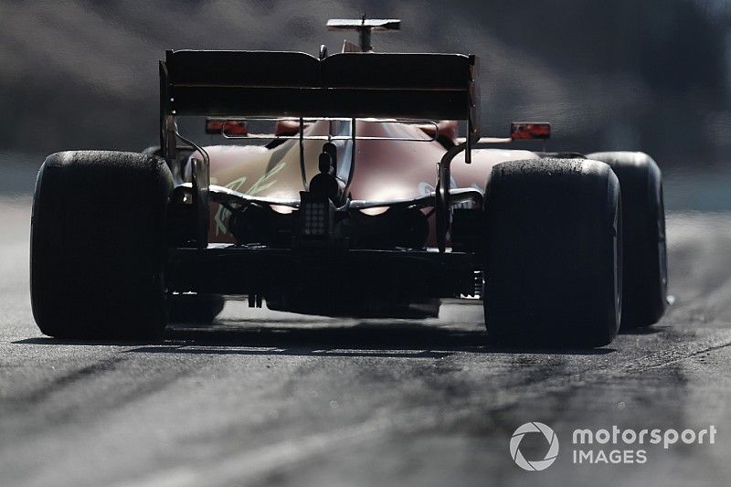 Sebastian Vettel, Ferrari SF90 con paravina en la cubierta del motor