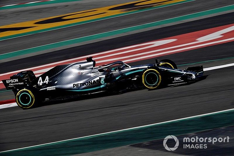 Hamilton a apprécié la Mercedes avec peu d'essence