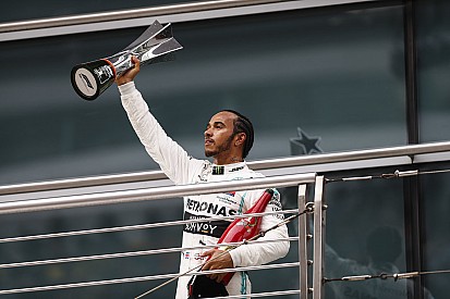 A nő, aki Hamilton sikerei hátterében áll