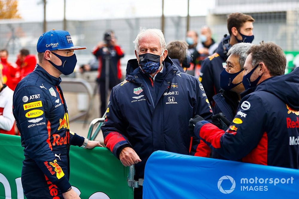 Max Verstappen, Red Bull Racing, 2nd position, with Helmut Marko, Consultant, Red Bull Racing, Masashi Yamamoto, General Manager, Honda Motorsport, and Christian Horner, Team Principal, Red Bull Racing, in Parc Ferme