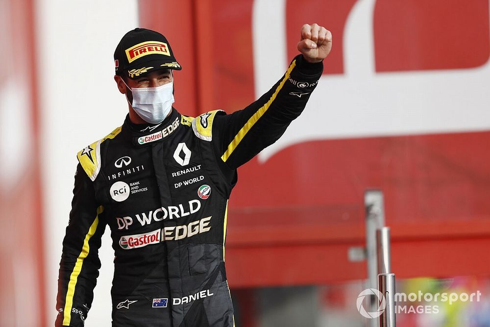 Le troisième Daniel Ricciardo, Renault F1, sur le podium