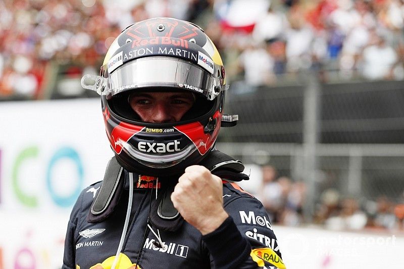 Max Verstappen, Red Bull Racing RB14, celebra en el parque de Ferme después de ganar la carrera