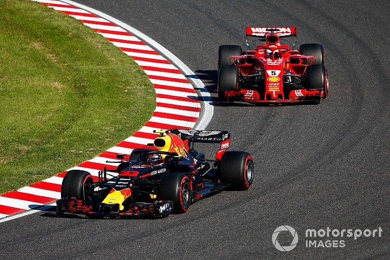 Max Verstappen, Red Bull Racing RB14, leads Sebastian Vettel, Ferrari SF71H 