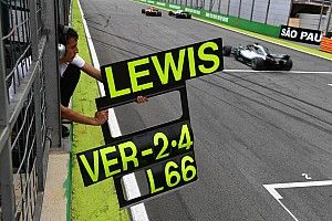 Hamilton nagyon komolyan számolna a Red Bull-Hondával jövőre