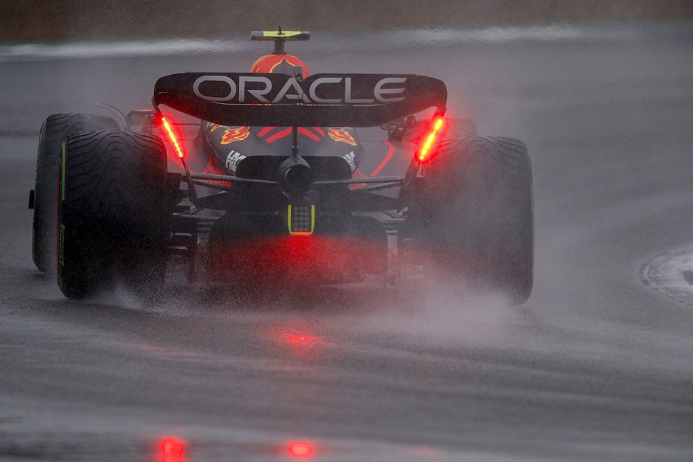 Red Bull неправильно поставила обновления на машину Переса