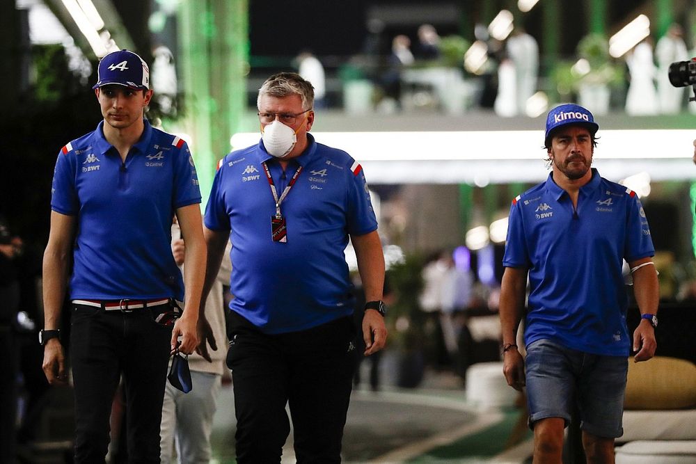 Esteban Ocon, Alpine F1 Team, Otmar Szafnauer, Team Principal, Alpine F1, and Fernando Alonso, Alpine F1 Team