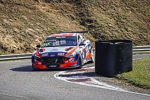 WTCR: Michelisz drámai módon csúszott le a dobogóról, Vernay magabiztos győzelmet aratott
