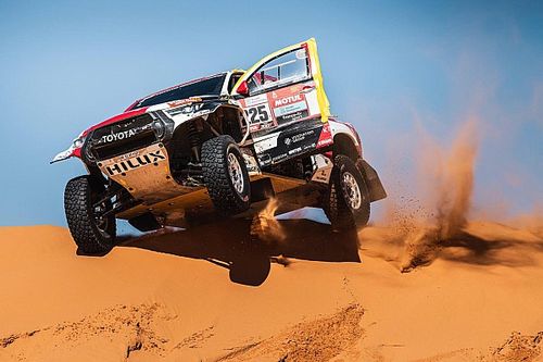 Lategan se estrena en el Dakar y Loeb-Al Attiyah protagonizan un gran duelo