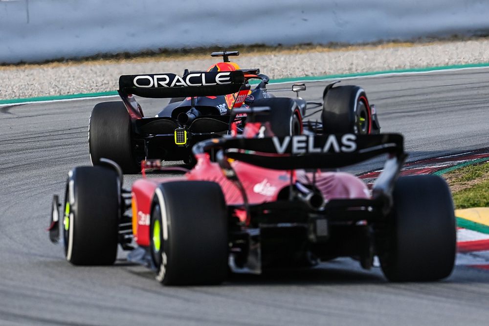 Max Verstappen, Red Bull Racing RB18, Carlos Sainz Jr, Ferrari F1-75