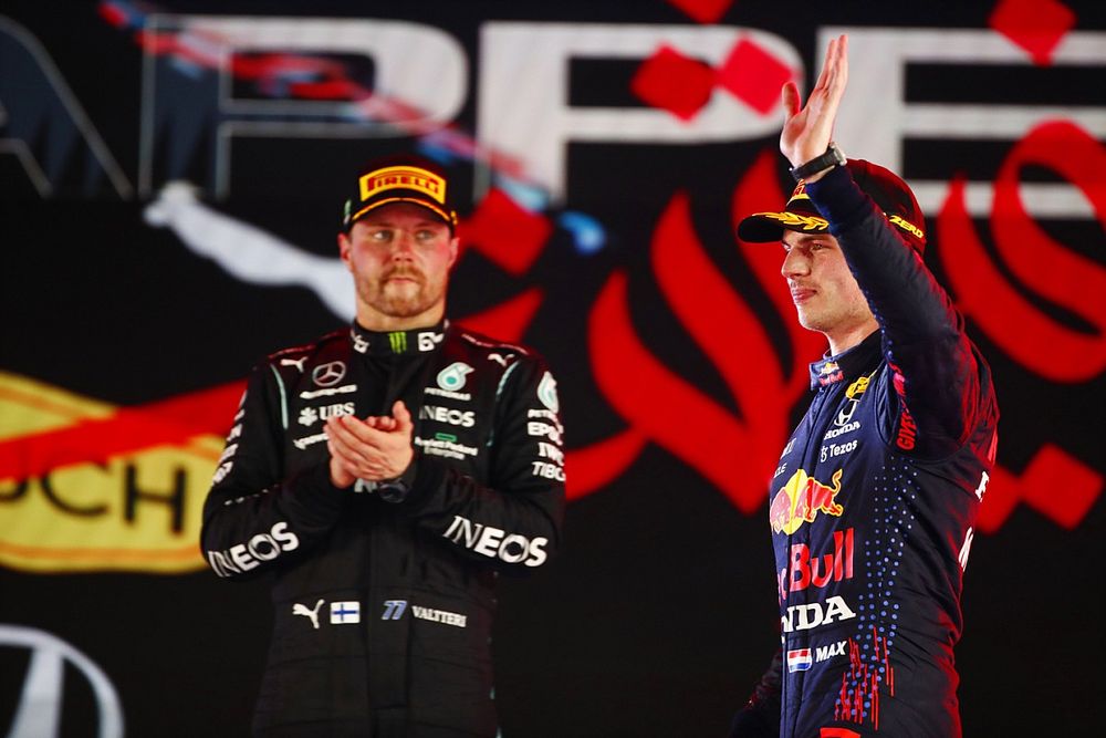 Ecclestone: "Lewis ve Mercedes, Max'a zorbalık yapıyor"