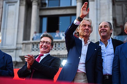Montezemolo: "Ferrari, Vettel'i takımda tutmalı"