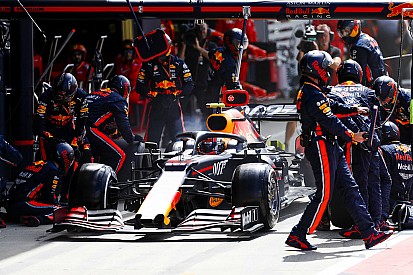 Видео: механики Red Bull провели в Сильверстоуне рекордно быстрый пит-стоп