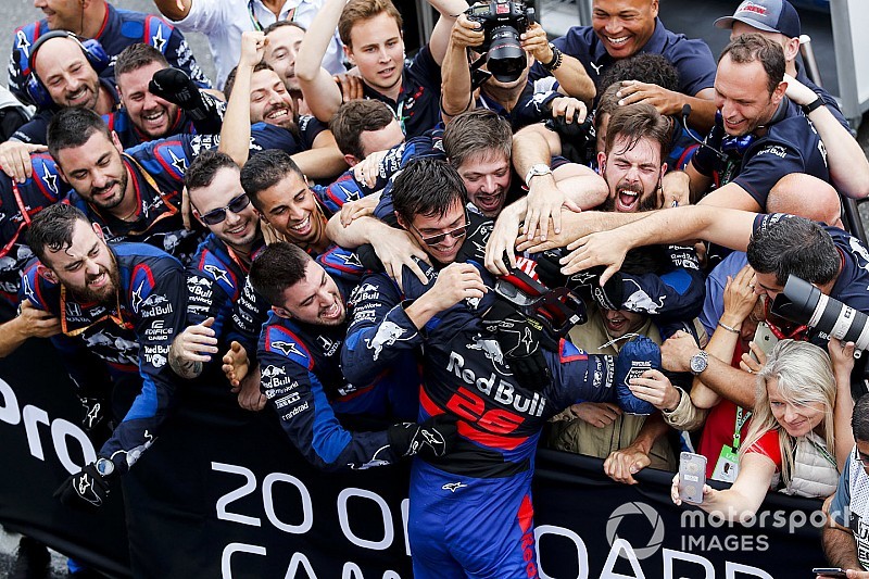 Kvyat: “Een horrorfilm en zwarte komedie tegelijk”
