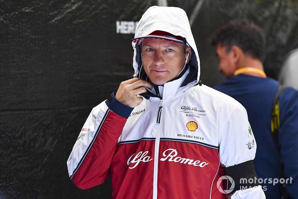 Így segített Raikkönen „utoljára” a Mikulásnak (videó)