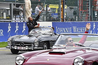 Galeri: F1 pilotlarının Belçika'daki geçit töreninde bindikleri araçlar