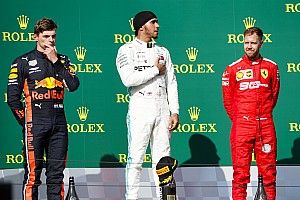 Hamilton Alonsóval fúrta Gaslyt, Verstappen Bottasra hárított