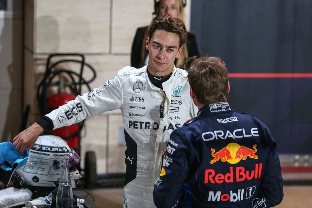 Pole man Max Verstappen, Red Bull Racing, George Russell, Mercedes-AMG F1 Team, gesprek in Parc Ferme 