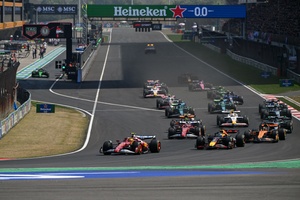 F1中国GPスプリント速報｜ハミルトンがポールからスプリント初優勝